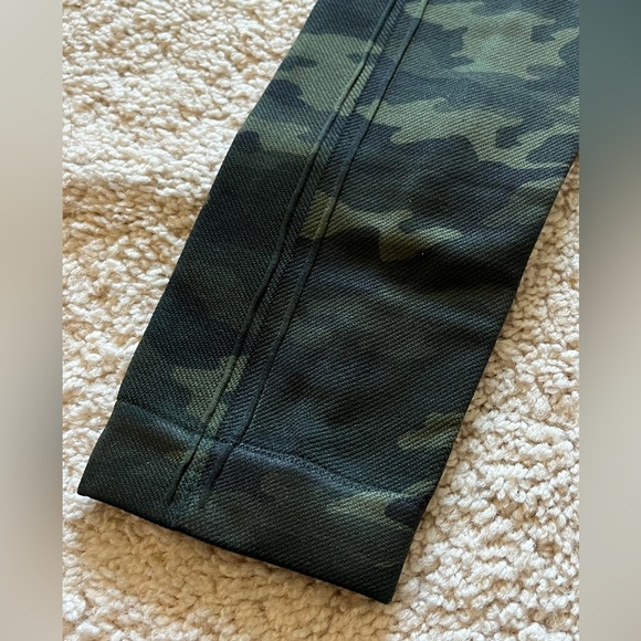 NWT SPANX Green Camo Look at Me Now Seamless Legging S 🟢 - Picture 8 of 9